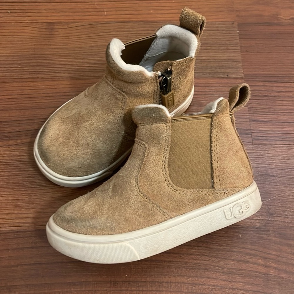 Toddler UGGs size 6C